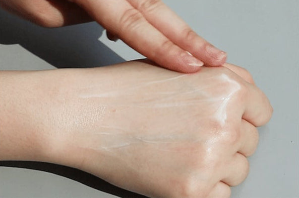 [THE LAB by BLANC DOUX] Oligo Hyaluronic Acid Sun Essence SPF50+ PA++++ 40ml – THE LAB by BLANC DOUX | ClozArt